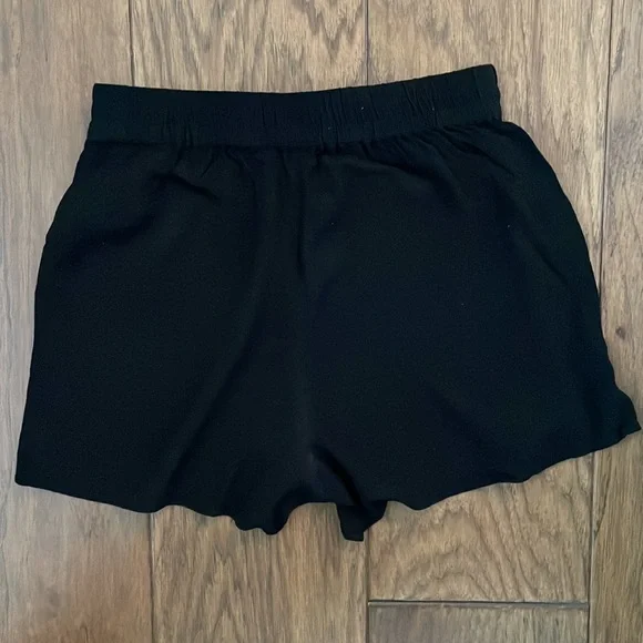 Wilfred Free Short - Picture 4 of 5